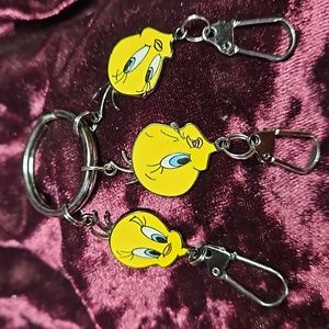 Vintage Warner Brothers Tweety bird key chain.   1998